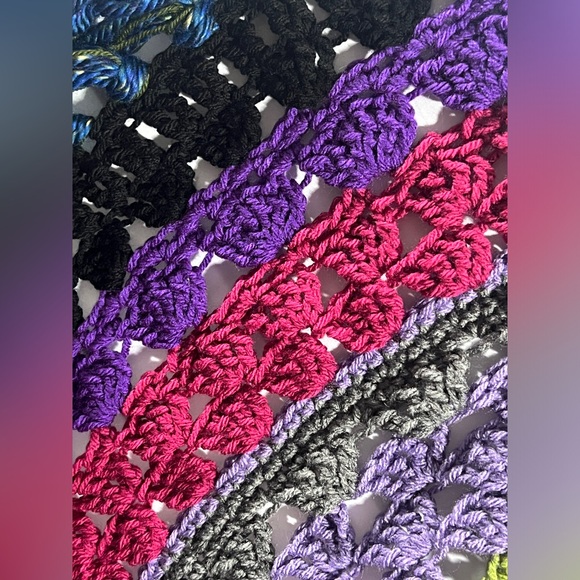 Confetti’s Crocheted Round Mandala Throw Blanket Large - Picture 2 of 8